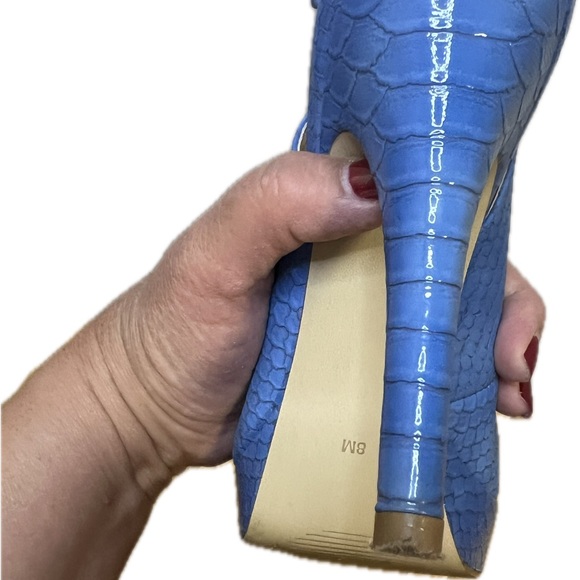 Woman’s Guess platforms blue with gold stripes pre loved LIKE NEW🔥🔥🔥FREE 🚚 - Picture 12 of 17